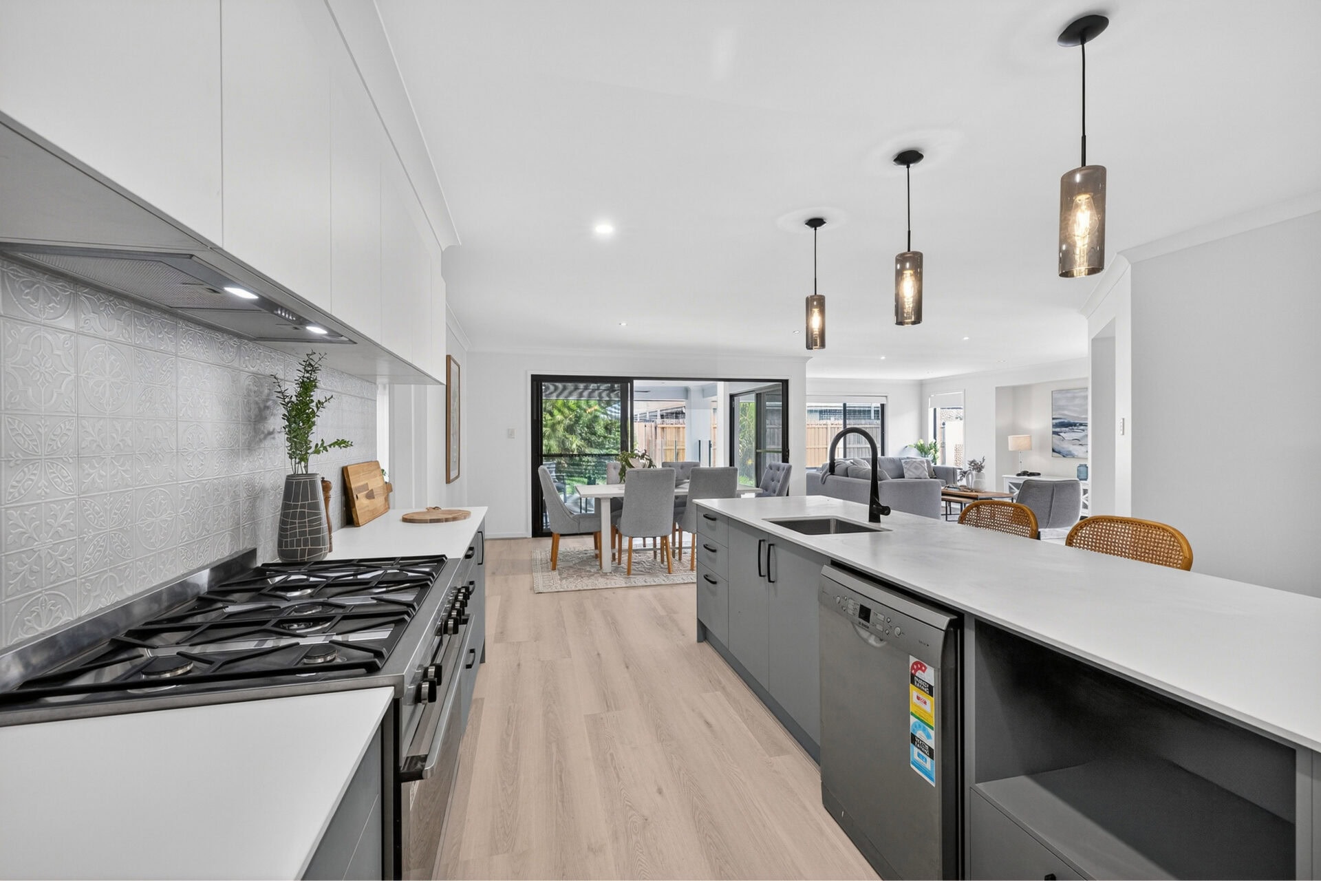 080 18 stacey close moggill qld 4070 showcase